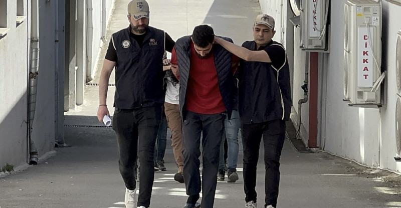 Adana’daki DEAŞ operasyonunda yakalanan 6 zanlı adli kontrol şartıyla serbest bırakıldı