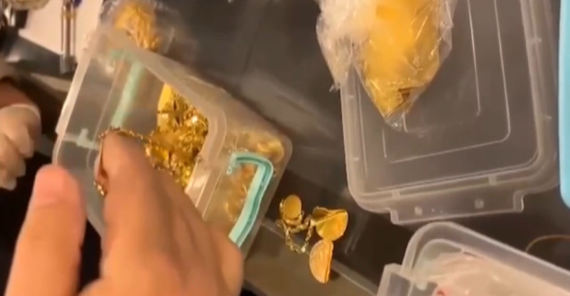 HATAY’DA DARPHANE BASIMI OLMAYAN DÜŞÜK AYARLI ALTIN SATTIKLARI İDDİASIYLA 5 KUYUMCU YAKALANDI!