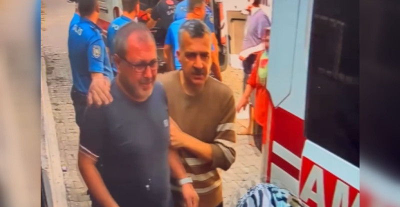 MERSİN’DE DEHŞETE DÜŞÜREN OLAY! İNTİHARA TEŞEBBÜS EDEN ANNE 4 YAŞINDAKİ ÇOCUĞUNU VE KENDİNİ JİLETLE YARALADI