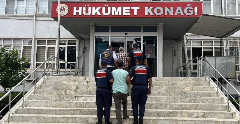 Mersin’de 4 yıl önce işlenen cinayete ilişkin yakalanan 2 zanlıdan 1’i tutuklandı