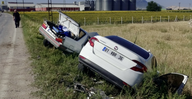 Adana’da 2 otomobilin çarpıştığı kazada anne ve bebeği hayatını kaybetti