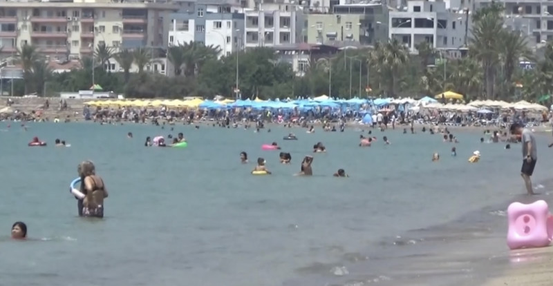 Mersin sahillerinde bayramın son günü hareketlilik yaşanıyor