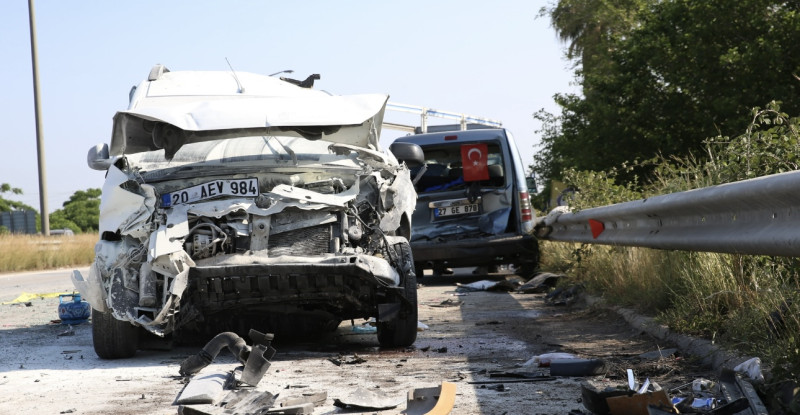 Hatay’da 4 aracın karıştığı zincirleme trafik kazasında 1 kişi öldü, 10 kişi yaralandı