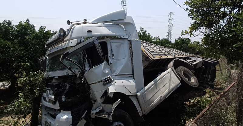 Adana’da 4 aracın karıştığı zincirleme kazada 1 kişi yaralandı