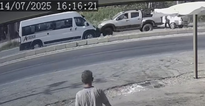 Mersin’de birbirlerinin araçlarına kasıtlı çarpıp kavga ettiler