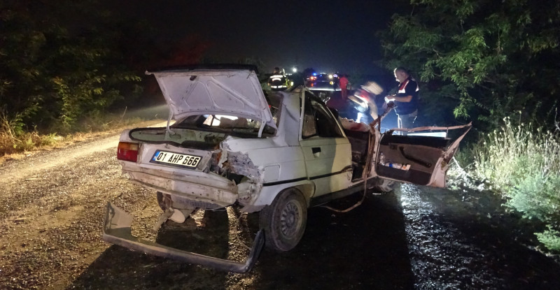 Adana’da otomobil ile kamyonet çarpıştı, 2’si ağır 4 kişi yaralandı