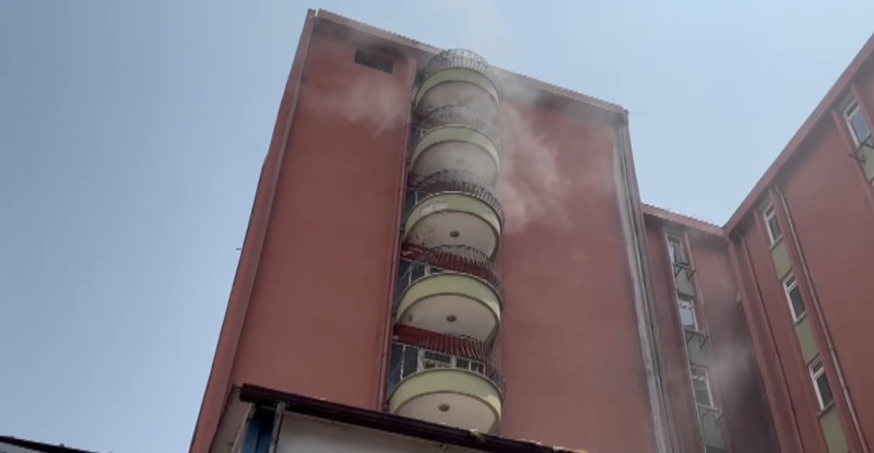 Mersin’de eski hastane binasında çıkan yangının çıkış nedeni araştırılıyor