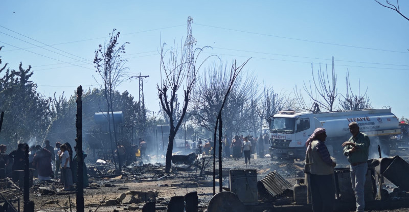 Adana’da tarım işçilerinin yaşadığı 4 çadır yandı