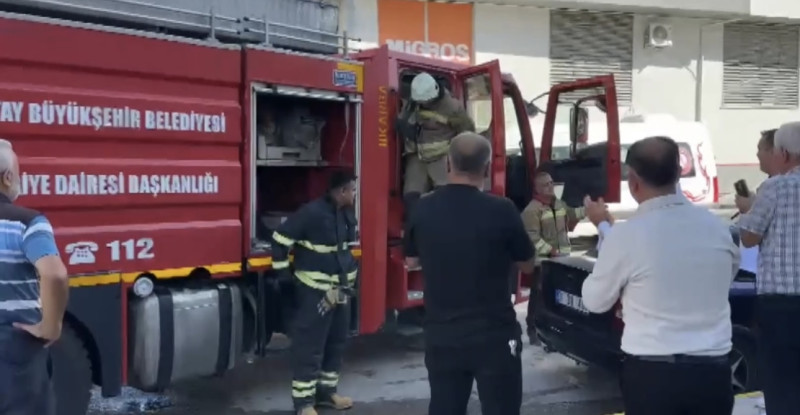 Hatay’da muhtarlardan yangın ihbarına giden itfaiye ekiplerine kutlama