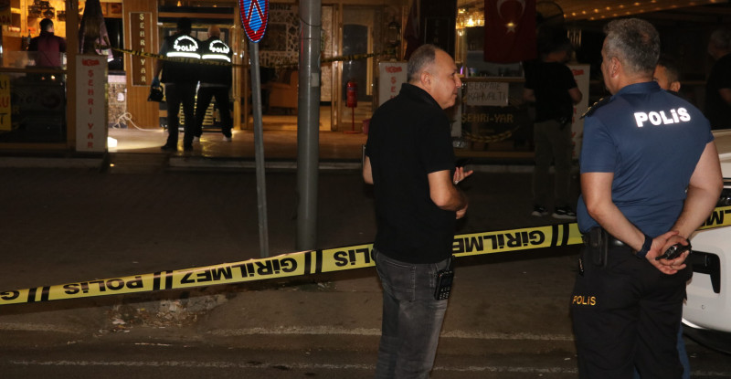 ADANA’DA PASTANEYE PİMİ ÇEKİLMEMİŞ EL BOMBASI ATILDI…