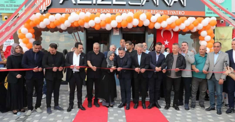 ALİZE SANAT AKADEMİSİ MUHTEŞEM BİR TÖRENLE ADANA SARIÇAM’DA AÇILDI