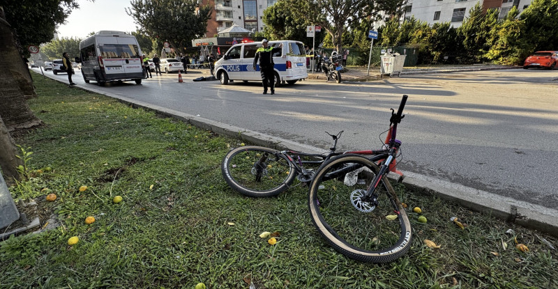 Adana’da otomobilin çarptığı bisikletli çocuk hayatını kaybetti