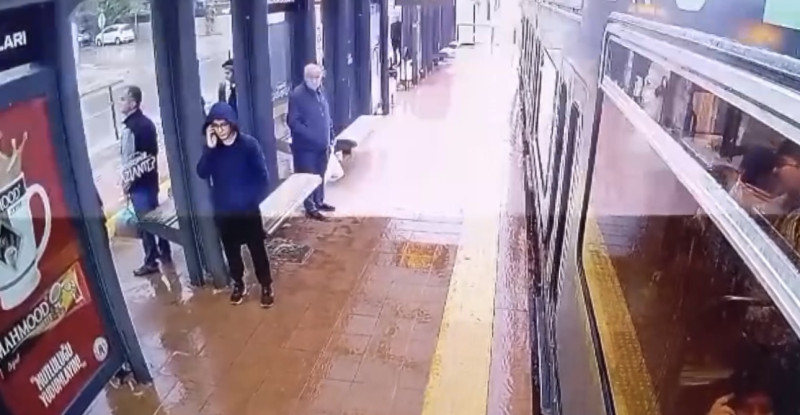 Gaziantep’te tramvaya yıldırım isabet etti