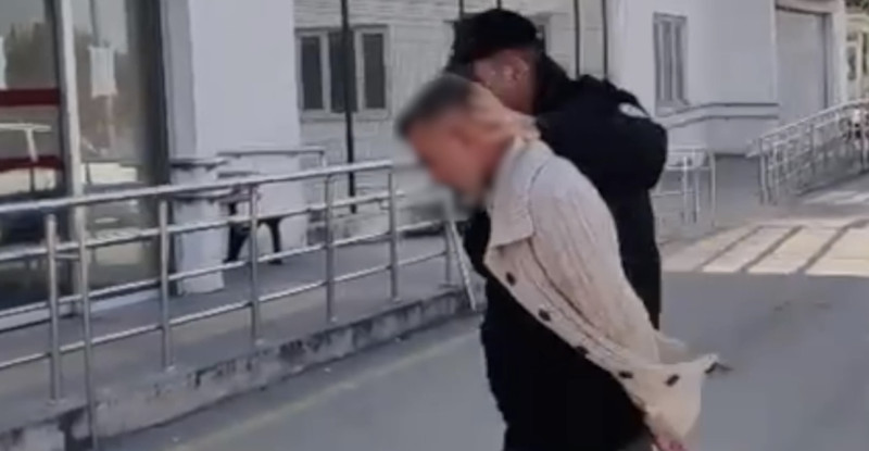 Adana’da engelli otomobil sürücüsünü darbeden minibüs şoförü tutuklandı