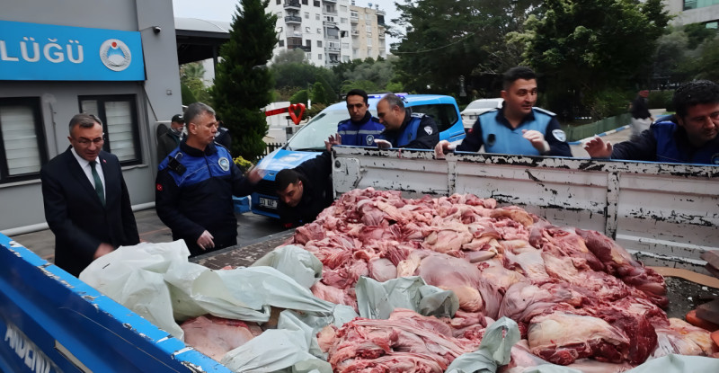 MERSİN’DE ŞOK DENETİM! BİR KAMYONETTE 500 KİLOGRAM BOZUK ET ÇIKTI…