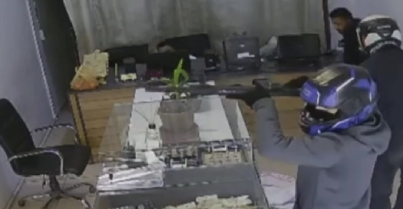 Hatay’da 4 kilogram altının gasbedildiği silahlı kuyumcu soygunuyla ilgili gözaltına alınan 5 şüpheliden 4’ü tutuklandı