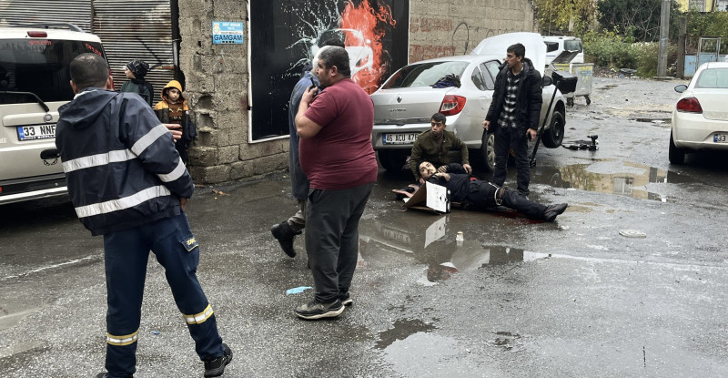 Mersin’de iş yerinin önünde silahlı saldırıya uğrayan oto tamircisi yaralandı