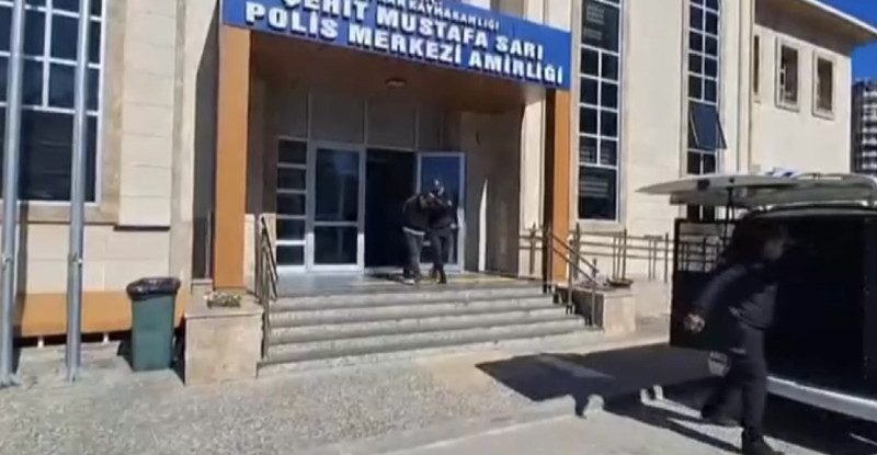 Adana’da tartıştığı sürücünün aracına zarar veren zanlı ve arkadaşı tutuklandı