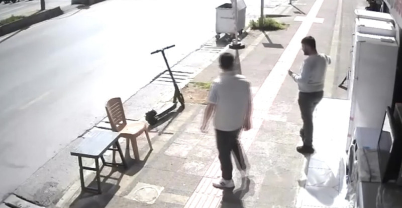 Mersin’de yardım isteyen genç, esnafın eşyalarını çaldı