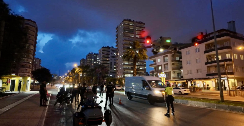 Mersin’de trafikte kural ihlali yapan 1413 sürücüye 4 milyon 701 bin 282 lira ceza