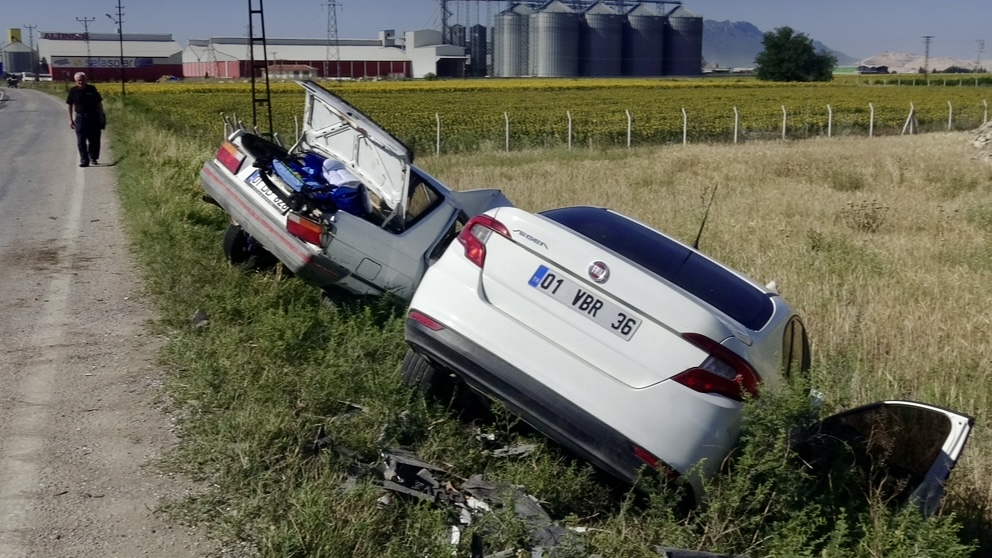 Adana’da 2 otomobilin çarpıştığı kazada anne ve bebeği hayatını kaybetti