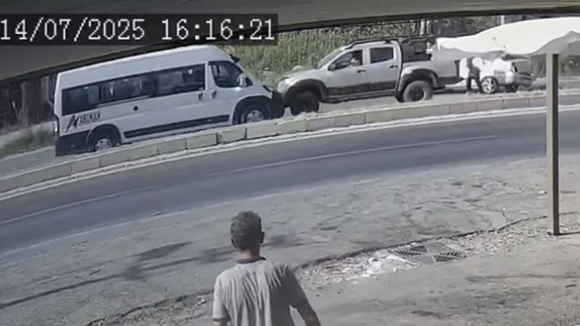 Mersin’de birbirlerinin araçlarına kasıtlı çarpıp kavga ettiler