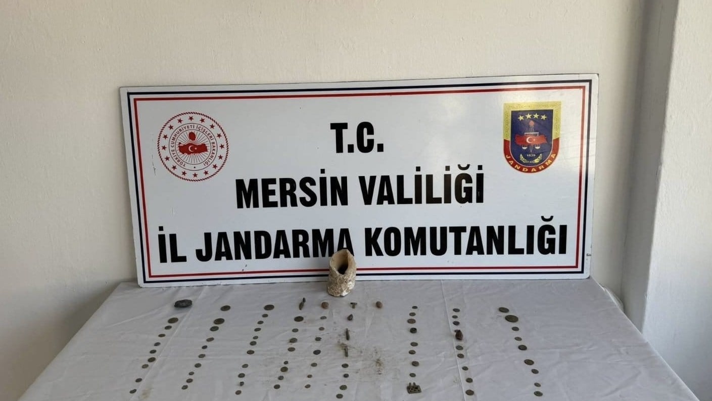 Mersin’de Osmanlı dönemine ait olduğu değerlendirilen 70 sikke ile 10 madeni para ve 4 obje ele geçirildi
