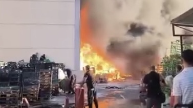 Adana’da markete ait depoda çıkan yangın söndürüldü