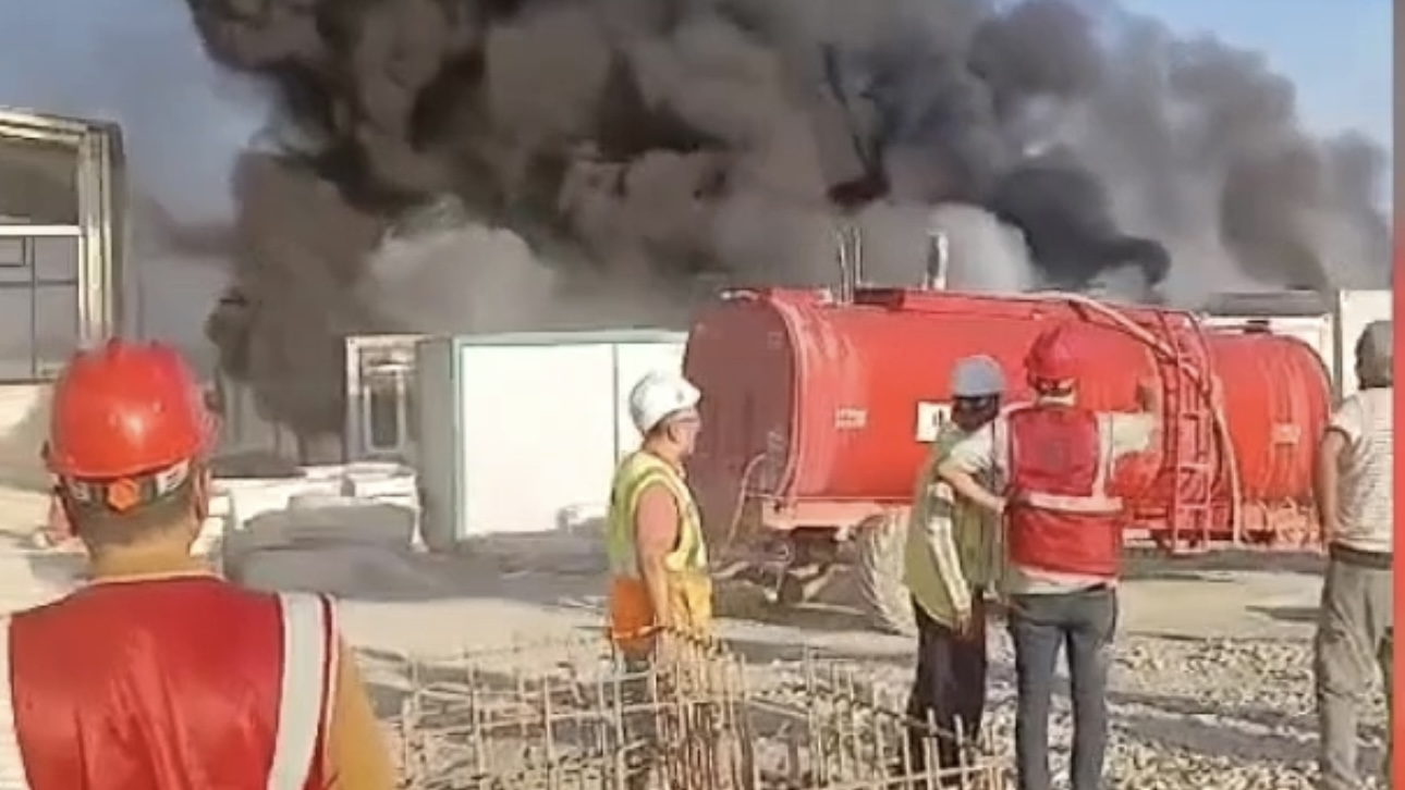 Mersin’de fabrika konteynerlerinde çıkan yangın söndürüldü
