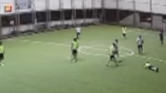 Hatay’da halı sahada futbol oynadığı sırada kalp krizi geçiren polis memuru hayatını kaybetti