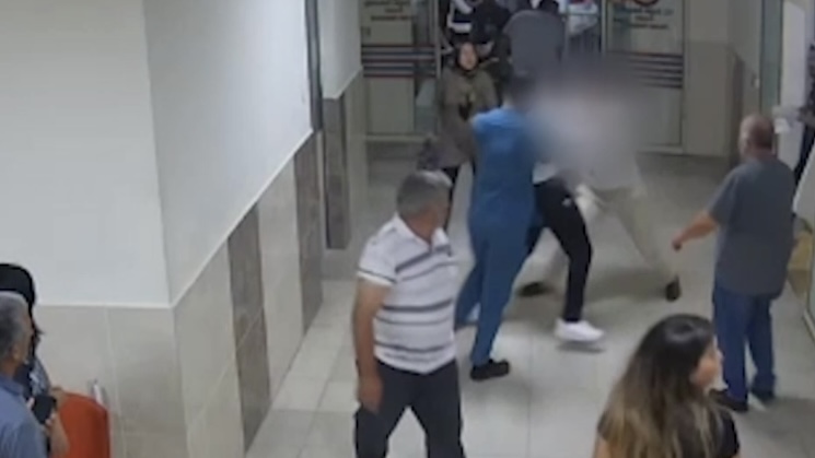 Adana’da 2 sağlık çalışanını darbeden şüpheli gözaltına alındı