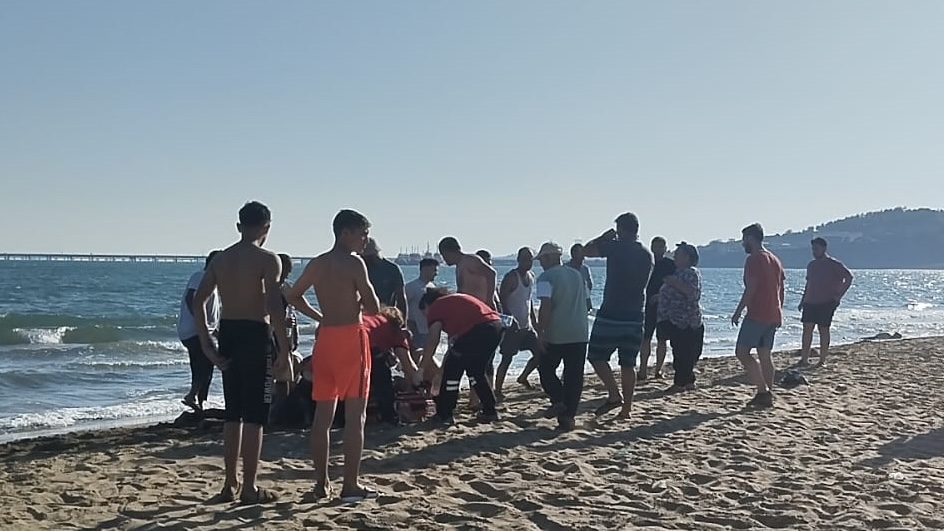 Adana’nın Ceyhan ilçesinde denizde  boğulma tehlikesi geçiren kişi hastaneye kaldırıldı