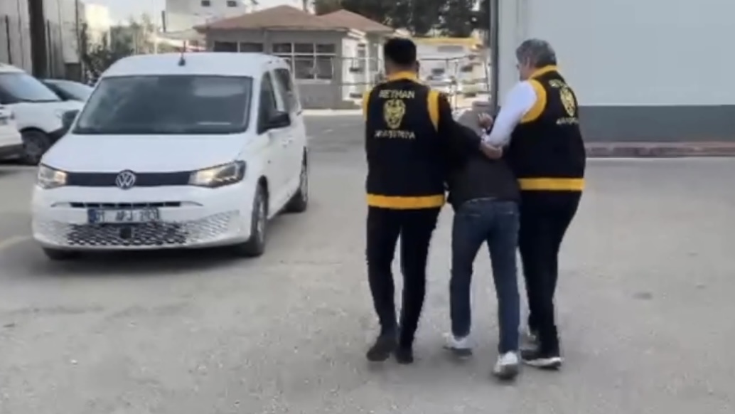 Adana’da bir gencin zorla bindirildiği takside darbedilmesine ilişkin 3 zanlı tutuklandı
