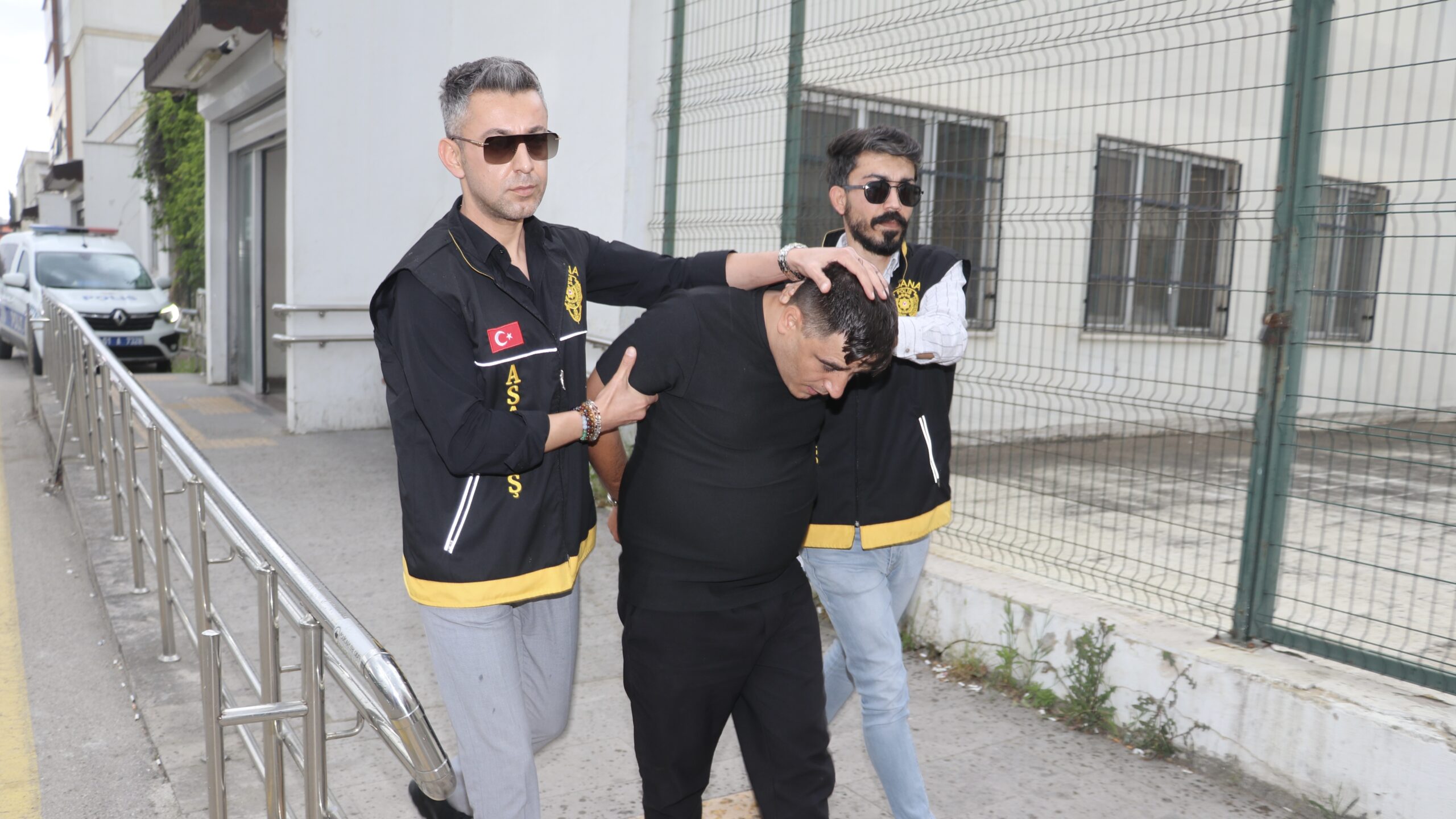 Adana’da tartıştığı kuzenini bıçaklayarak öldüren zanlı tutuklandı